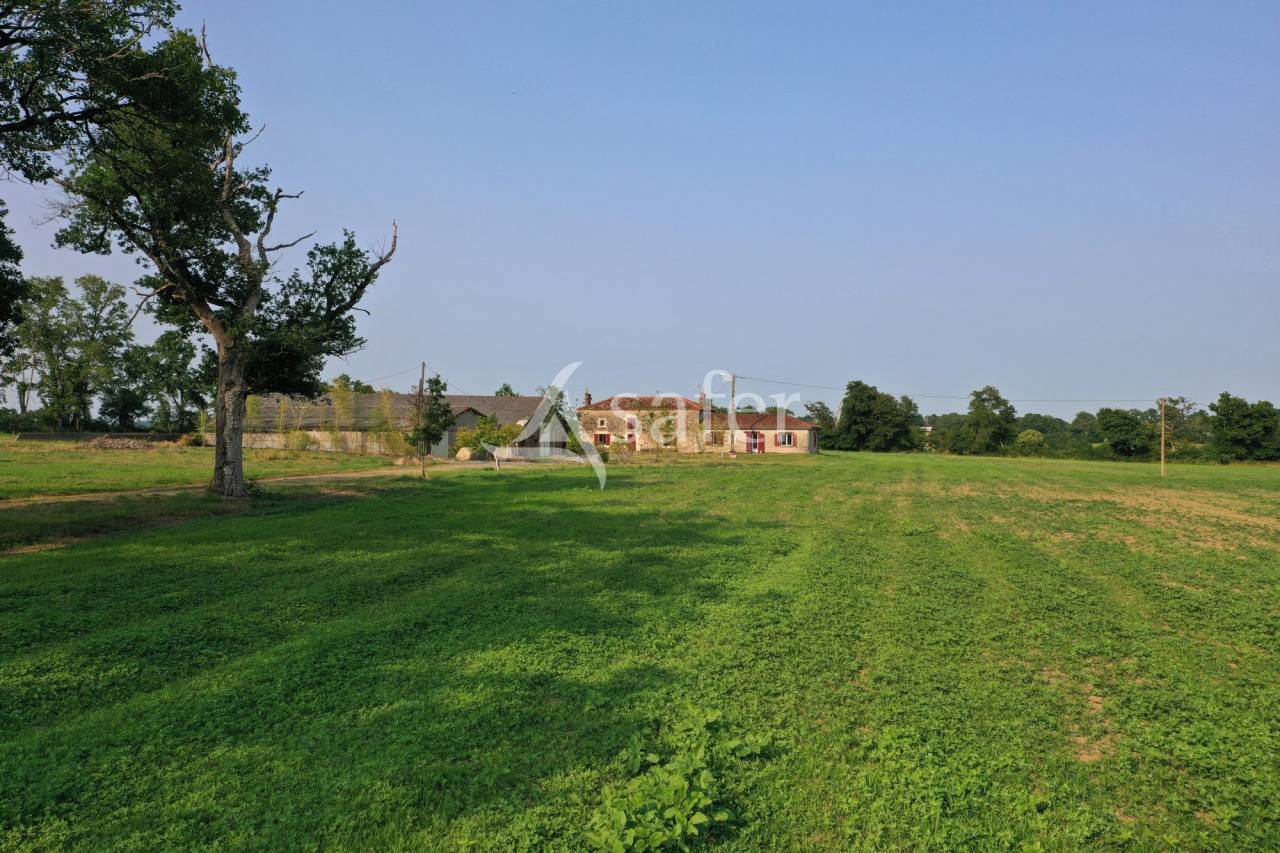 Explotaci&oacute;n agr&iacute;cola En venta Vienne