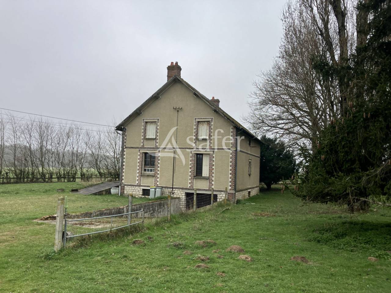 Explotaci&oacute;n agr&iacute;cola En venta Yonne