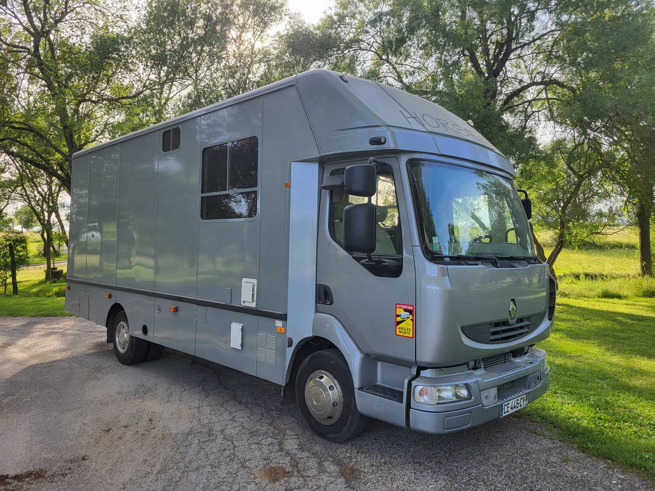 Cami&oacute;n para caballos Renault middlum 2006 De segunda mano