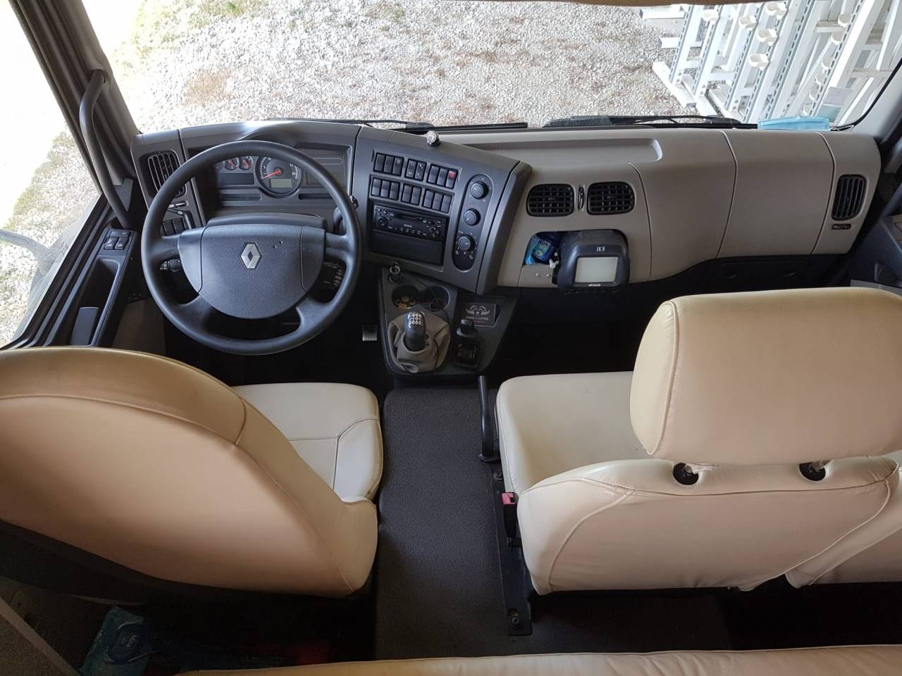 Cami&oacute;n para caballos Renault middlum 2006 De segunda mano