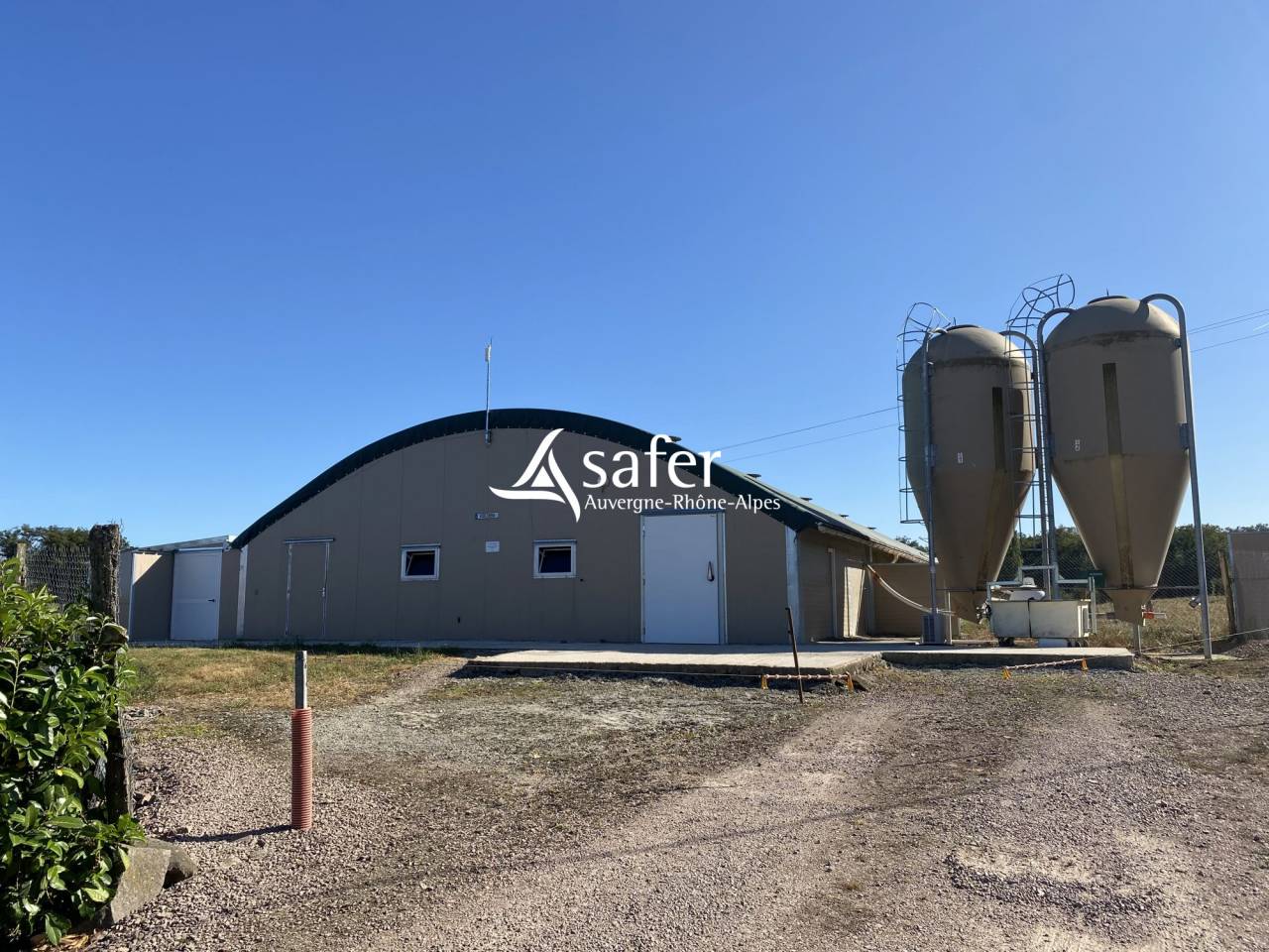 Explotaci&oacute;n av&iacute;cola En venta Allier