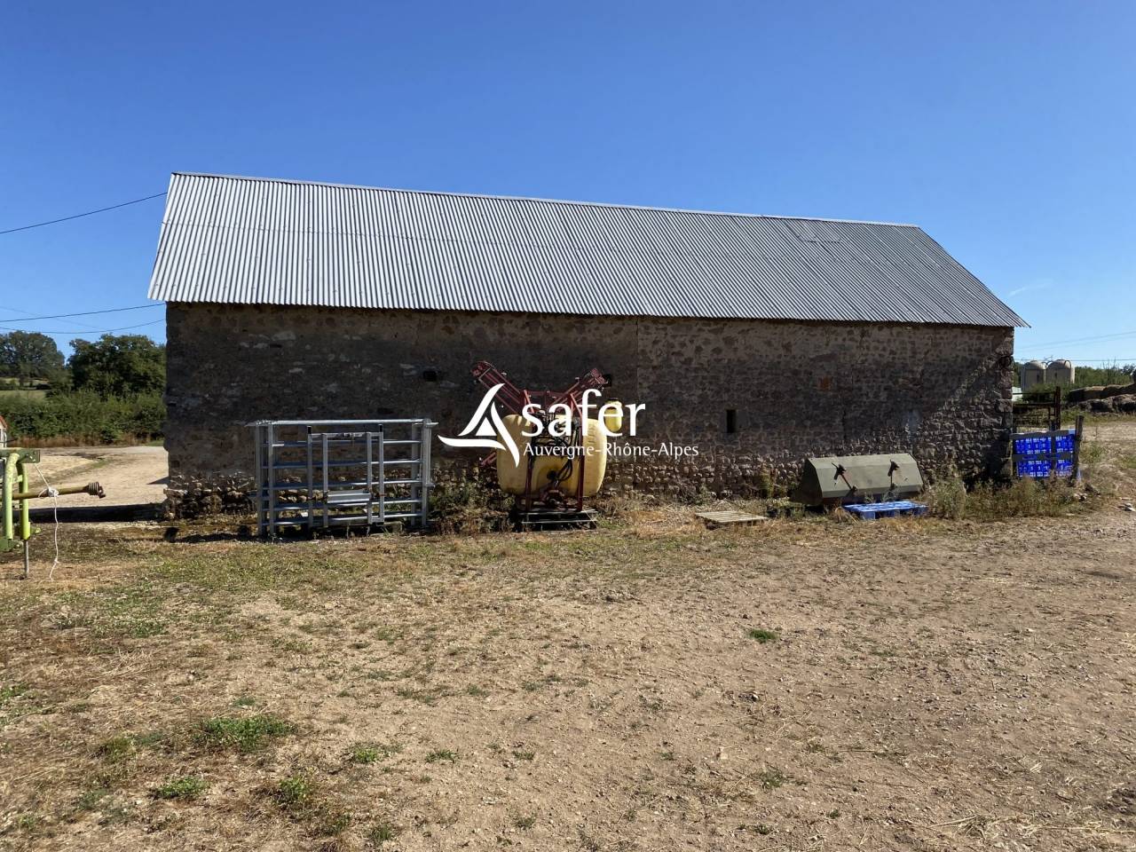 Explotaci&oacute;n av&iacute;cola En venta Allier