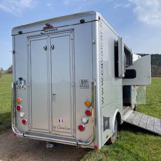 Furgoneta para caballos Renault RENAULT MASTER  2023 De segunda mano