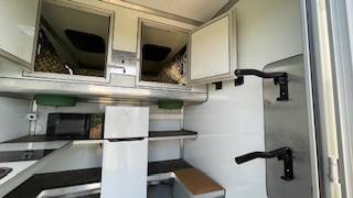 Furgoneta para caballos Renault RENAULT MASTER  2023 De segunda mano