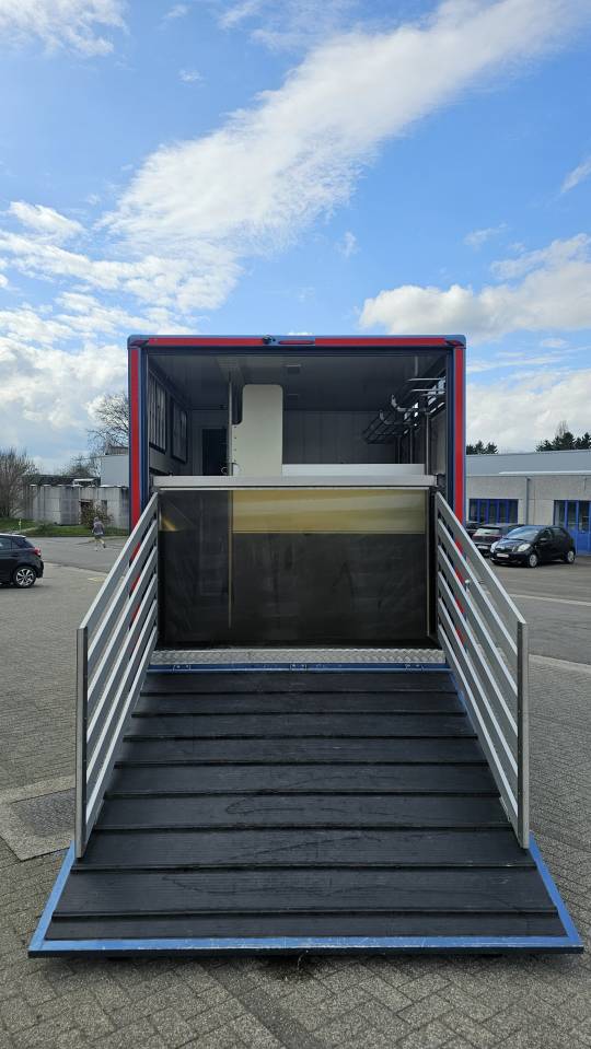 Cami&oacute;n para caballos Mercedes ATEGO 2013 De segunda mano