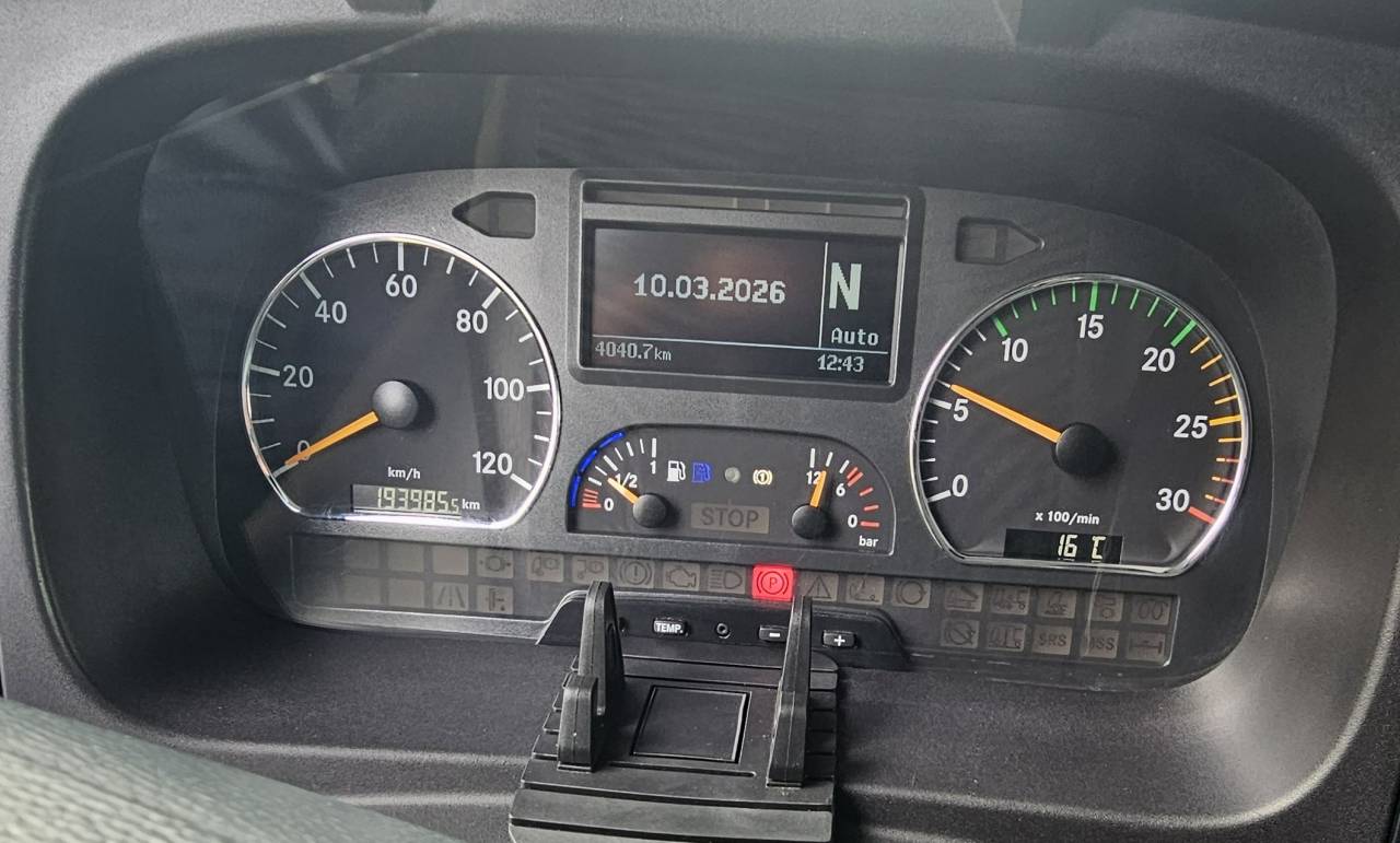 Cami&oacute;n para caballos Mercedes ATEGO 2013 De segunda mano