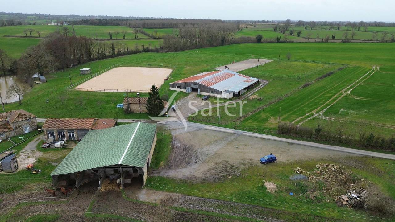 Propiedad ecuestre En venta Deux-S&egrave;vres