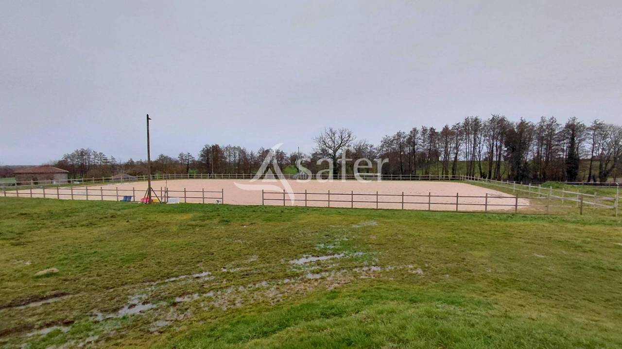 Propiedad ecuestre En venta Deux-S&egrave;vres