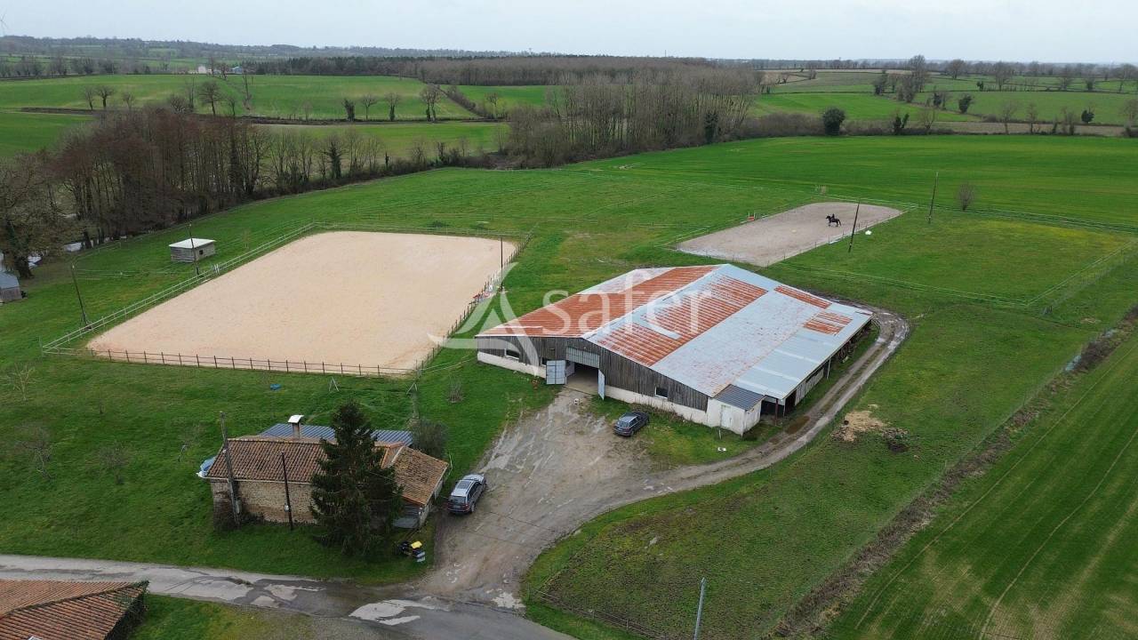 Propiedad ecuestre En venta Deux-S&egrave;vres