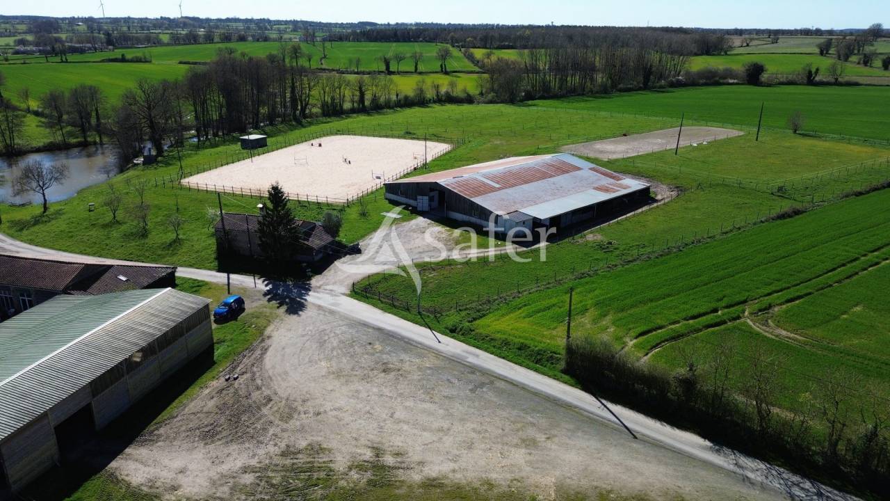 Propiedad ecuestre En venta Deux-S&egrave;vres