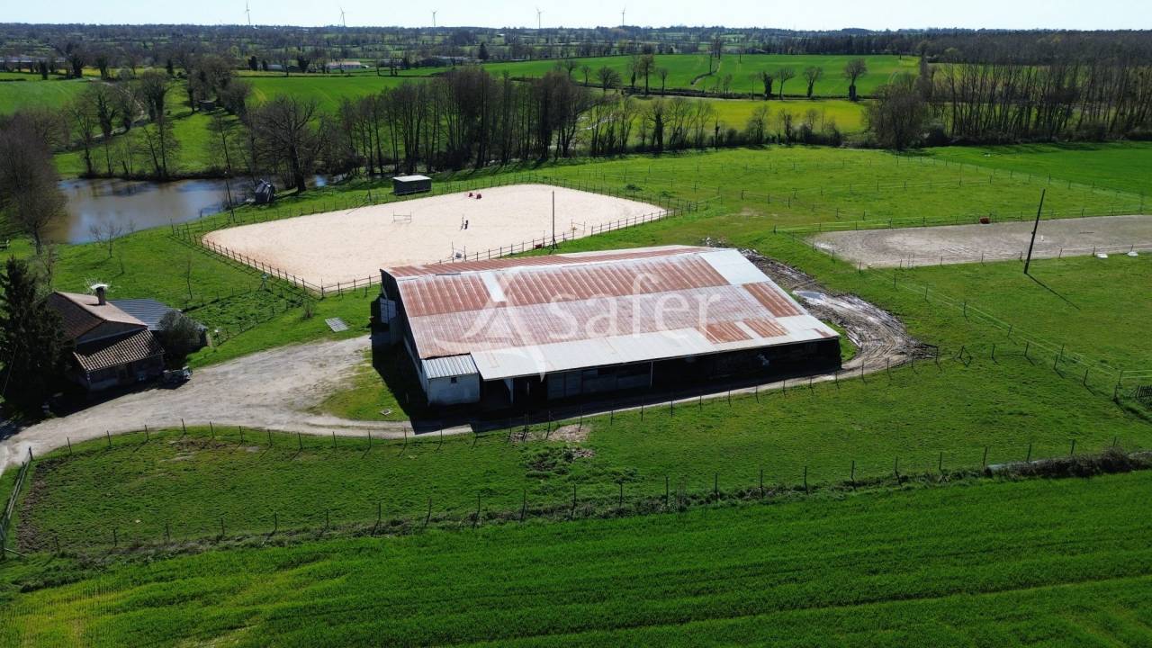 Propiedad ecuestre En venta Deux-S&egrave;vres