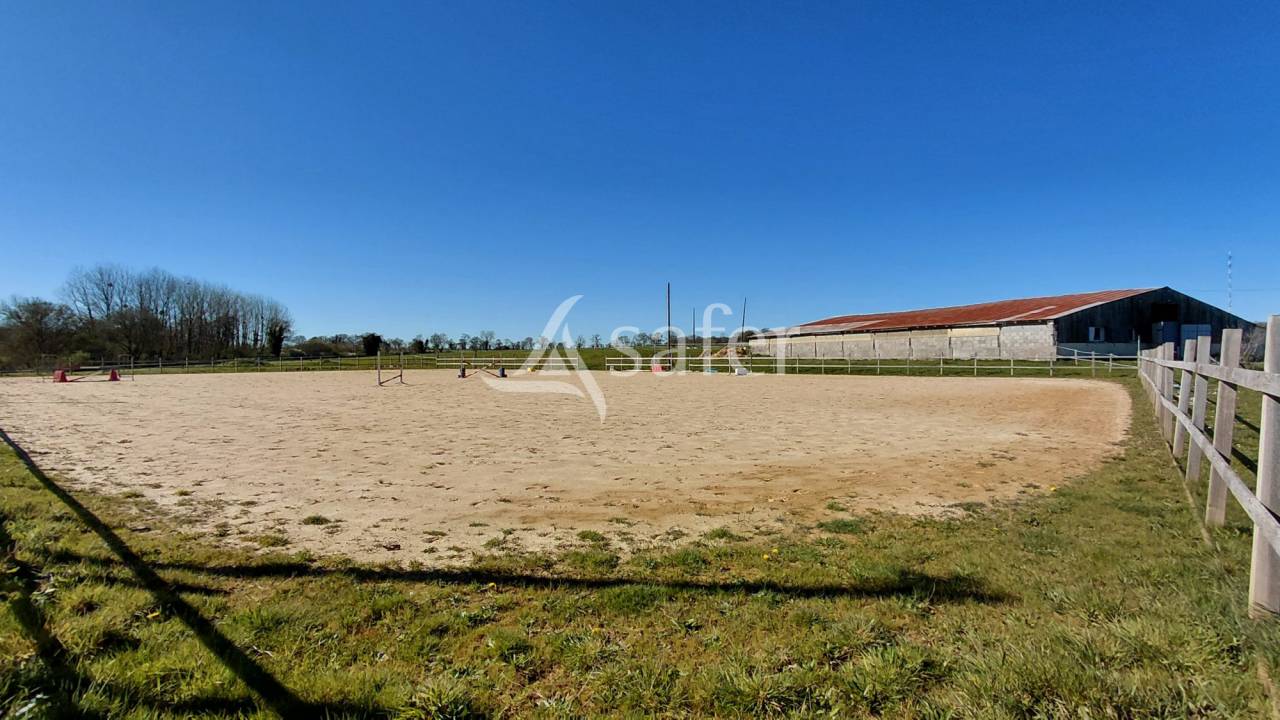 Propiedad ecuestre En venta Deux-S&egrave;vres