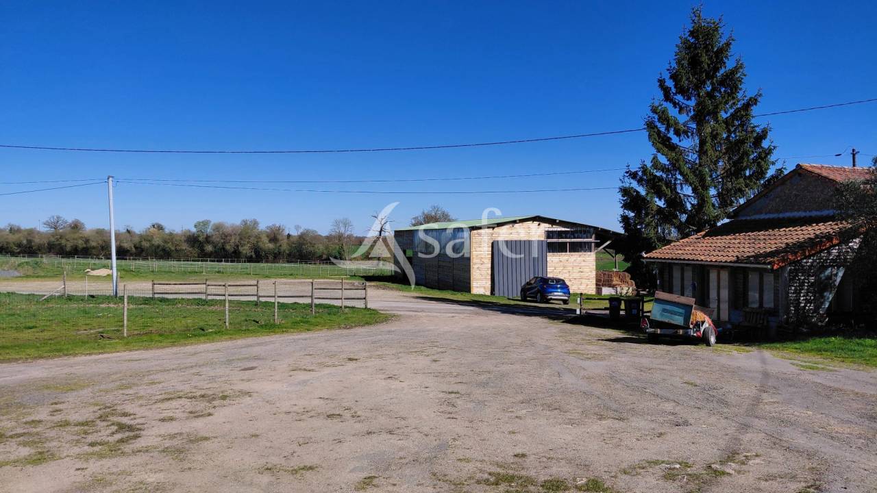 Propiedad ecuestre En venta Deux-S&egrave;vres