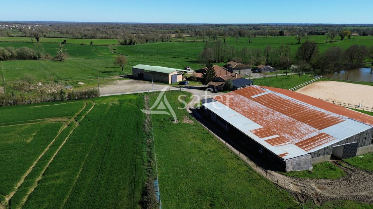Propiedad ecuestre En venta Deux-S&egrave;vres