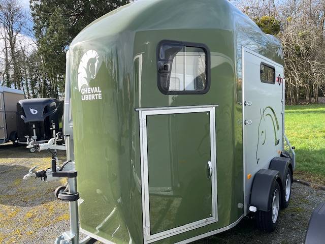 Van caballos Cheval Libert&eacute; GOLD 3 2 Caballos 2026 Nuevo