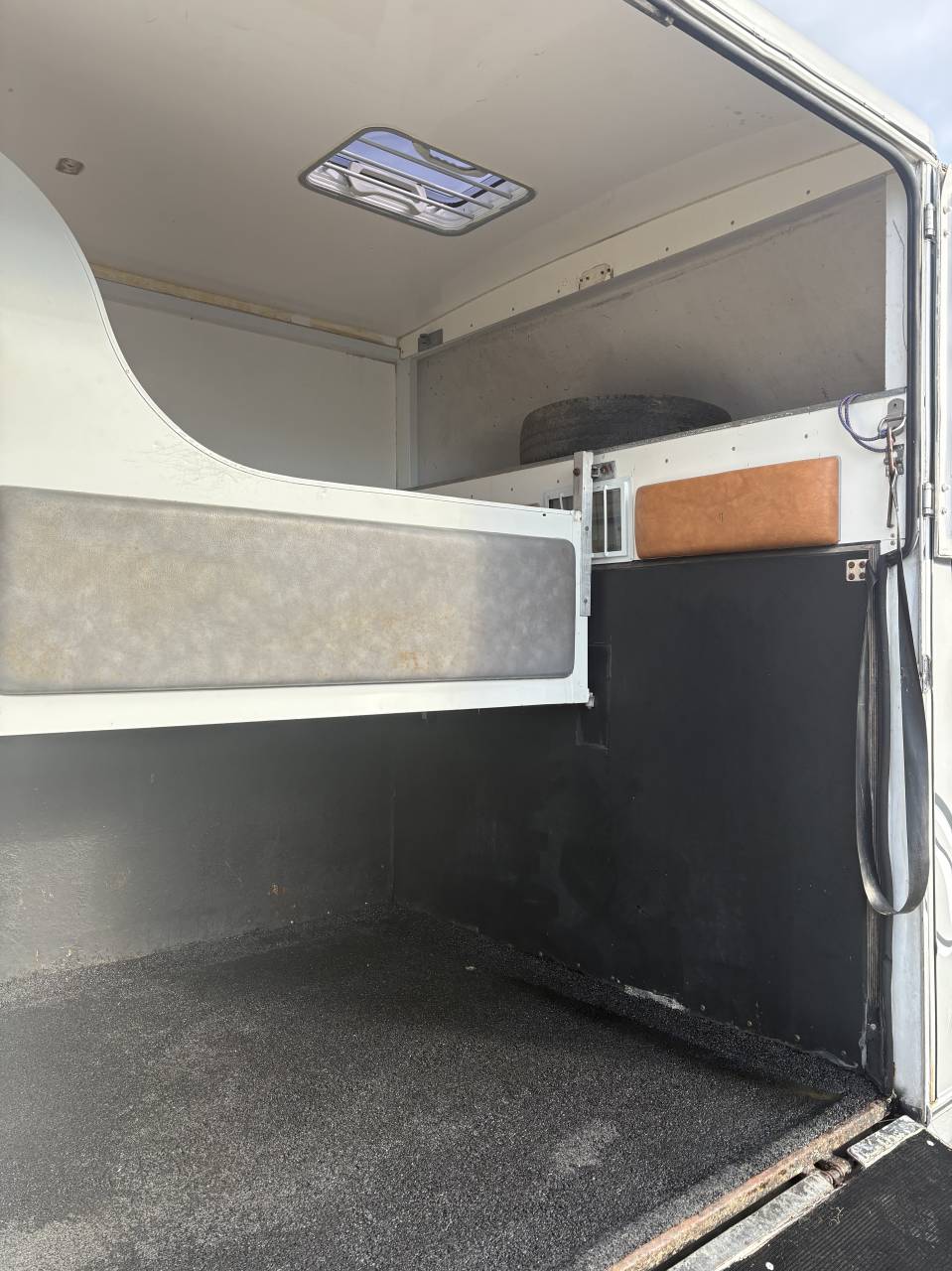 Furgoneta para caballos Les Vans AB  2000 De segunda mano