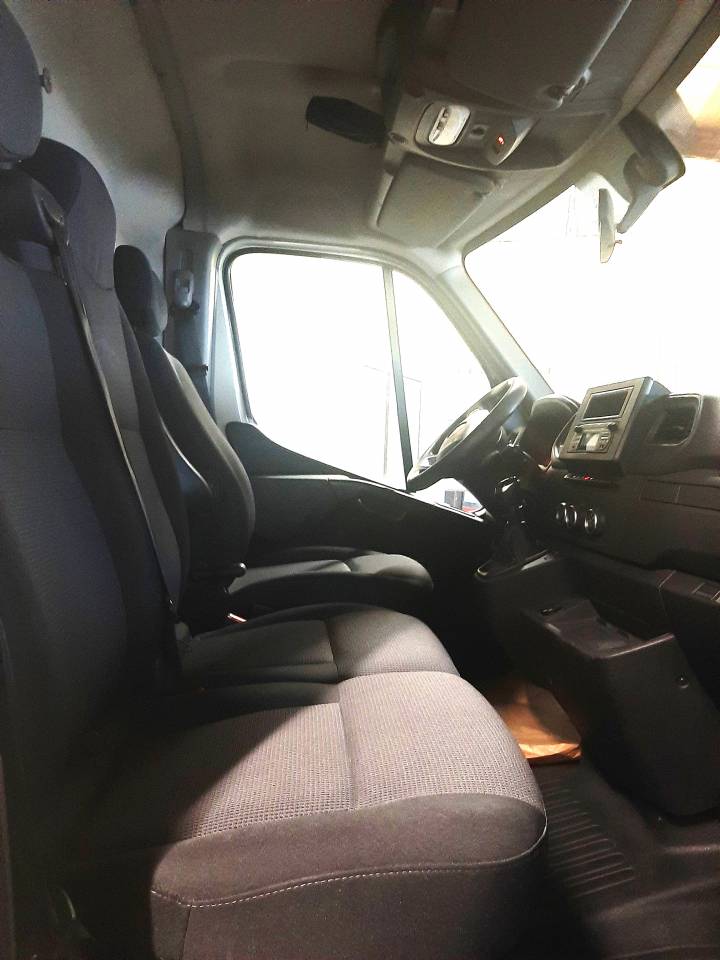 Furgoneta para caballos Renault Master 2020 De segunda mano