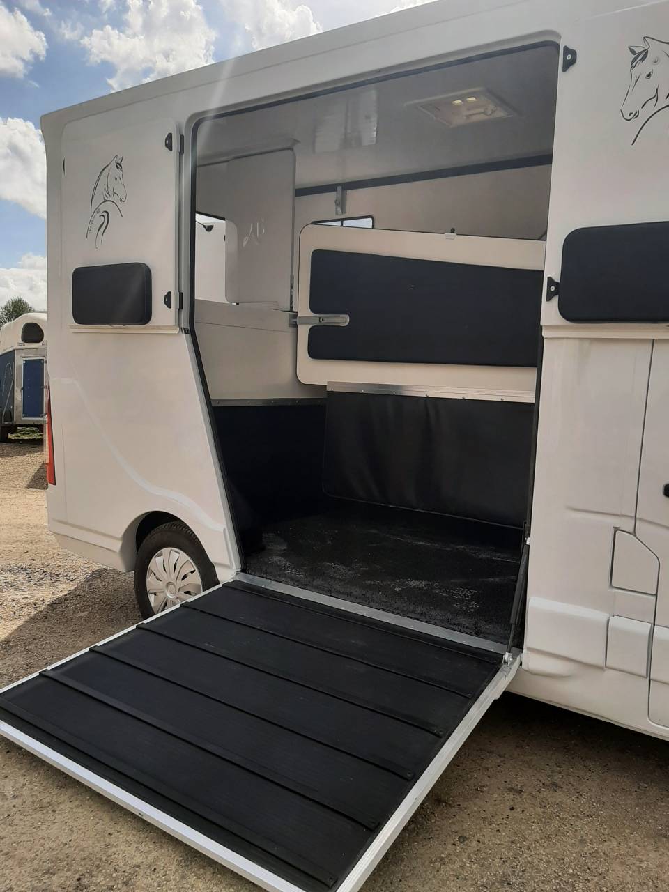 Furgoneta para caballos Renault Master 2017 De segunda mano