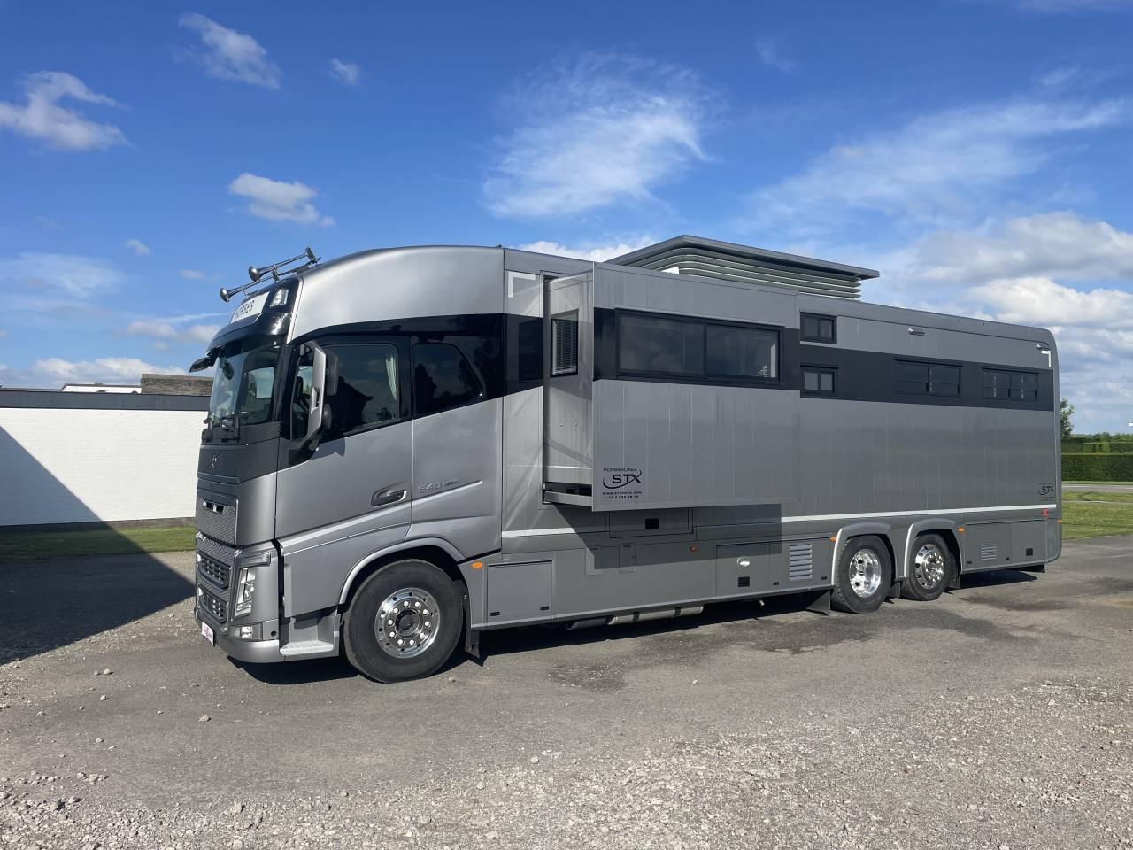 Cami&oacute;n para caballos STX FH540 2017 De segunda mano