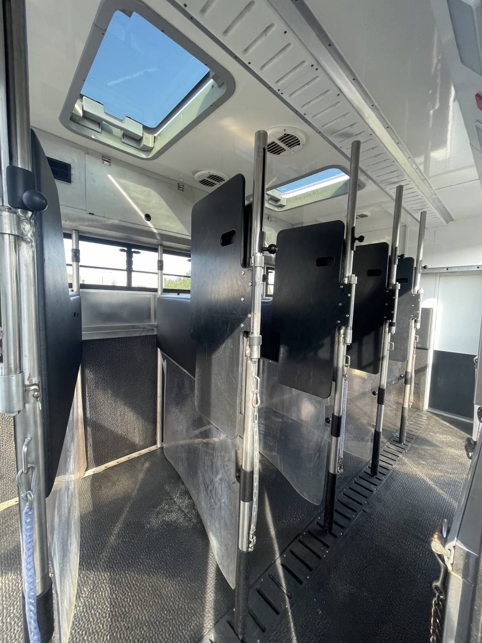 Cami&oacute;n para caballos STX FH540 2017 De segunda mano