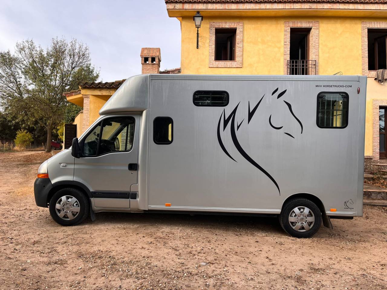 Theault Horseboxes 5 Original Deluxe