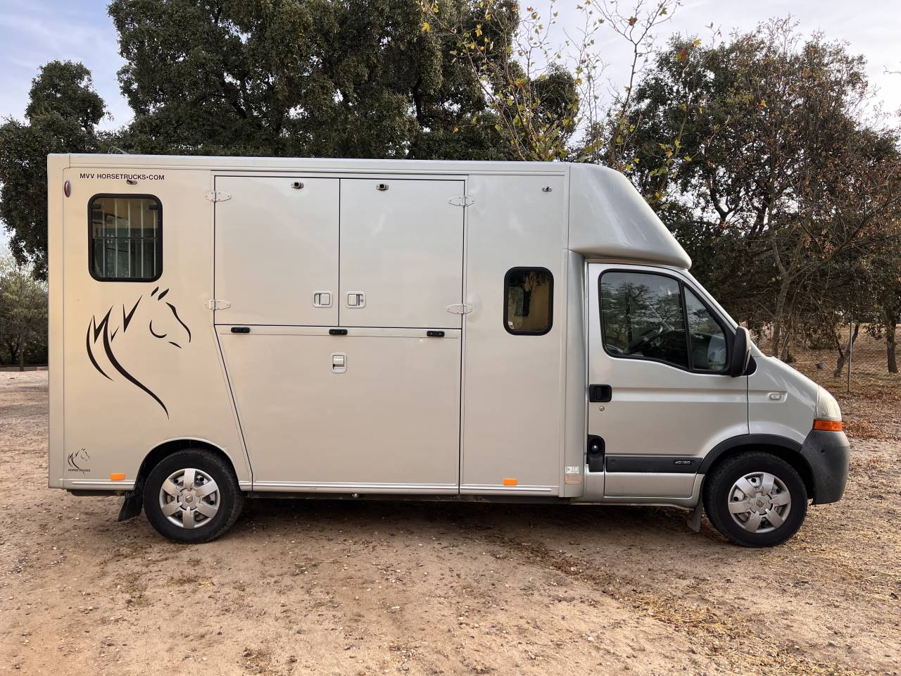 Theault Horseboxes 5 Original Deluxe