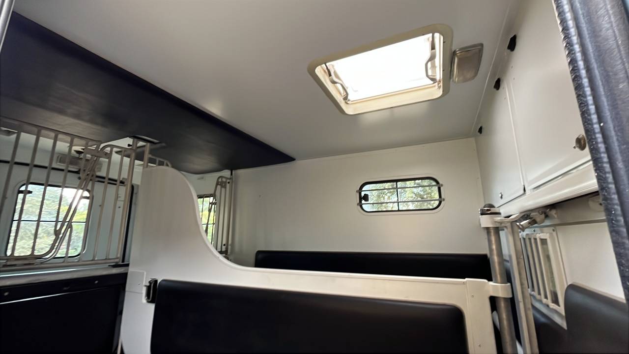 Theault Horseboxes 5 Original Deluxe