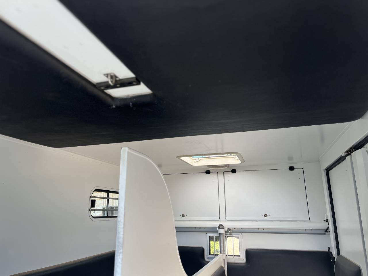 Theault Horseboxes 5 Original Deluxe