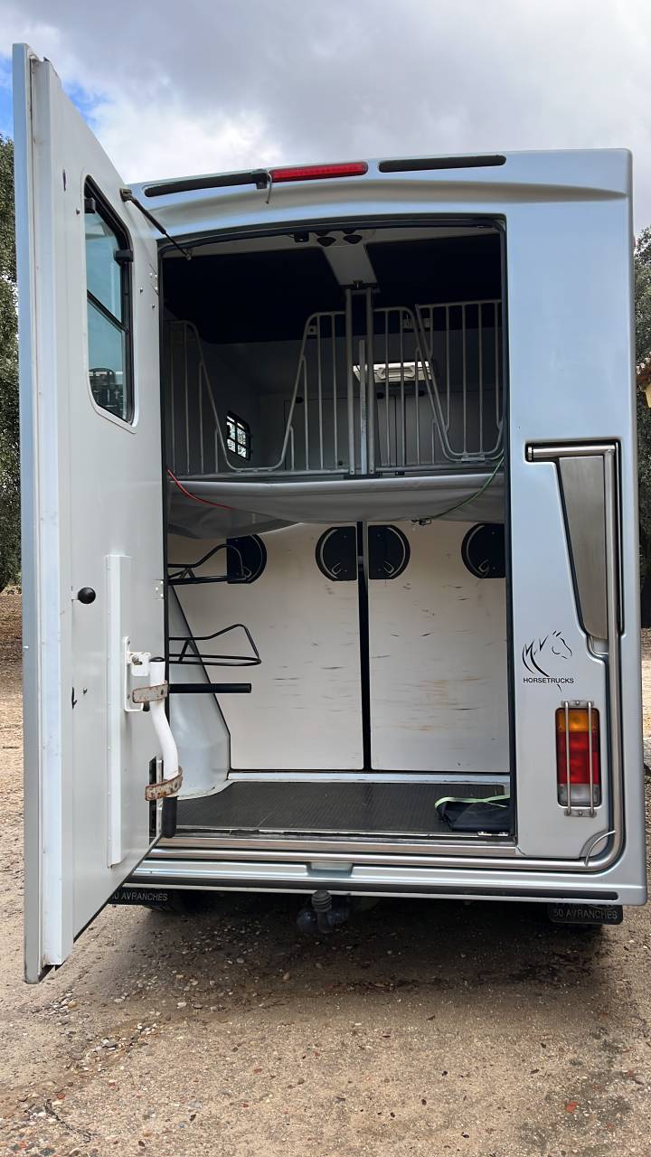 Theault Horseboxes 5 Original Deluxe