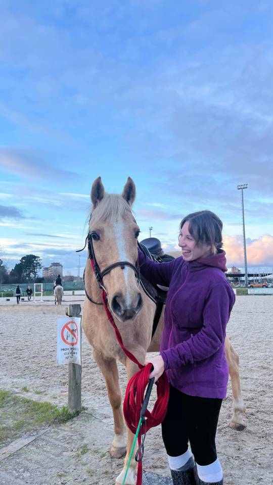 Busco alguien que necesite que cuiden/monten su caballo