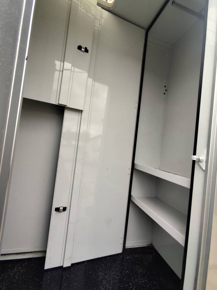 Furgoneta para caballos MTM  2012 De segunda mano