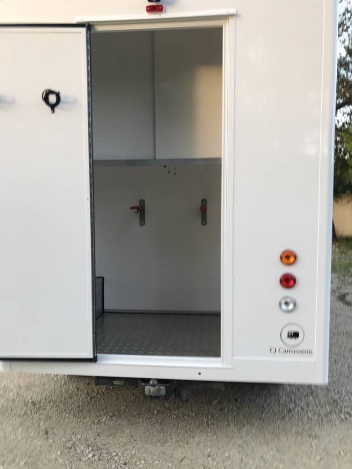 Furgoneta para caballos Renault  2015 De segunda mano