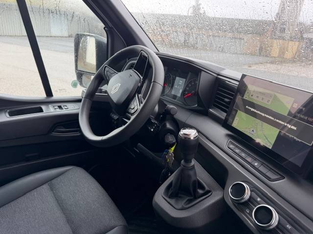 Furgoneta para caballos AKX Renault Master 2026 Nuevo