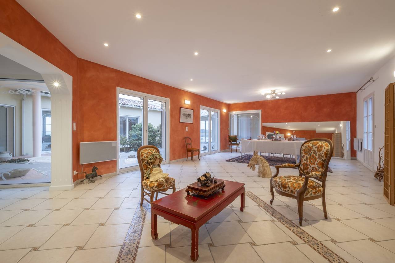 Bonita residencia ecuestre En venta Charente Mar&iacute;timo