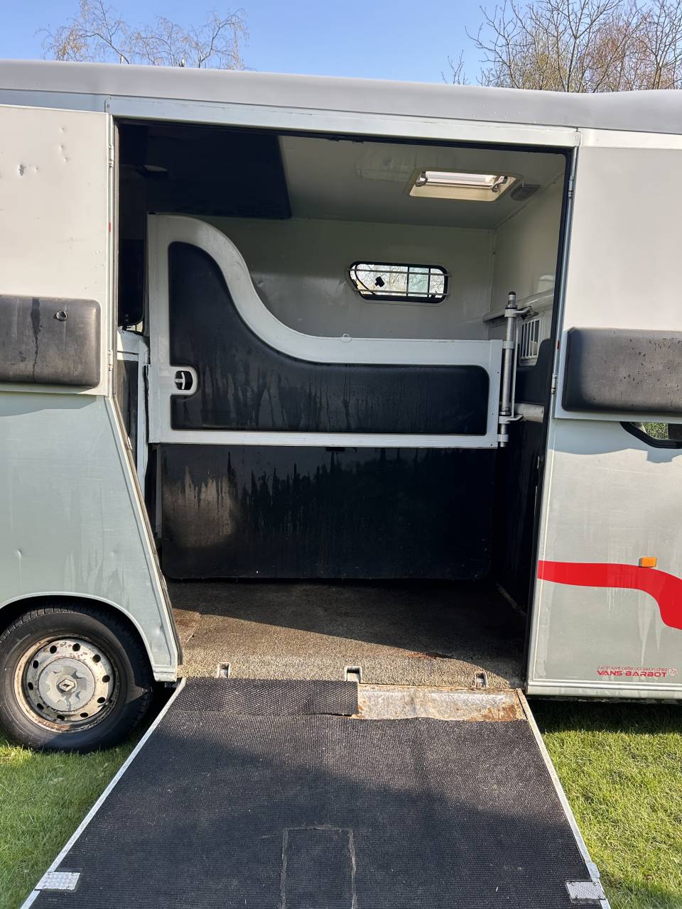 Furgoneta para caballos Renault Master 2 2006 De segunda mano