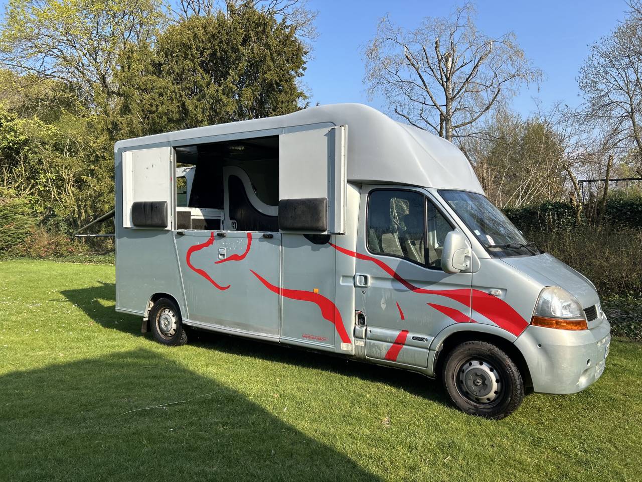 Furgoneta para caballos Renault Master 2 2006 De segunda mano