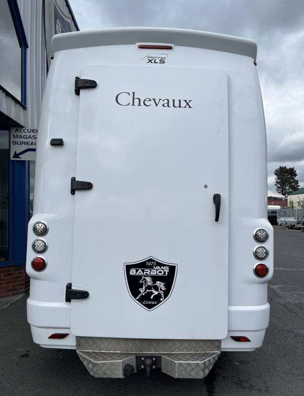 Furgoneta para caballos Barbot master 2021 De segunda mano