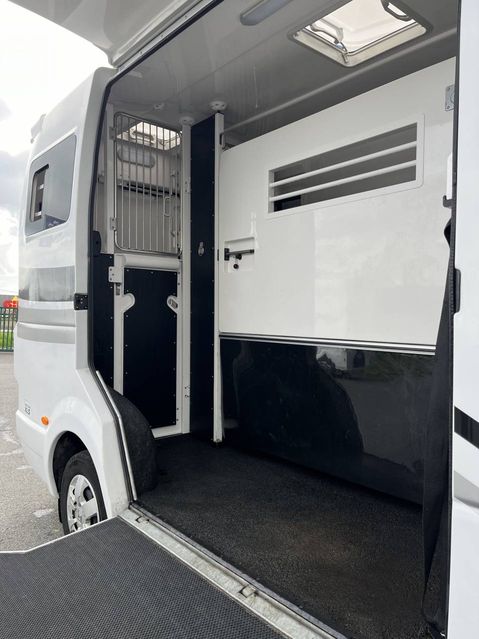 Furgoneta para caballos Barbot master 2021 De segunda mano