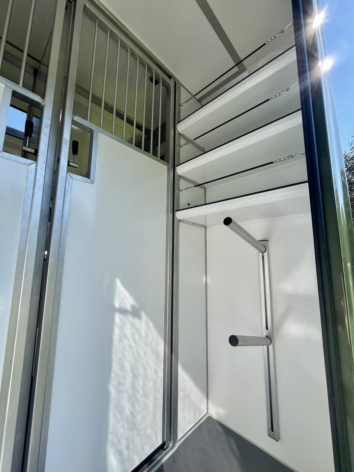 Furgoneta para caballos AKX  2026 Nuevo