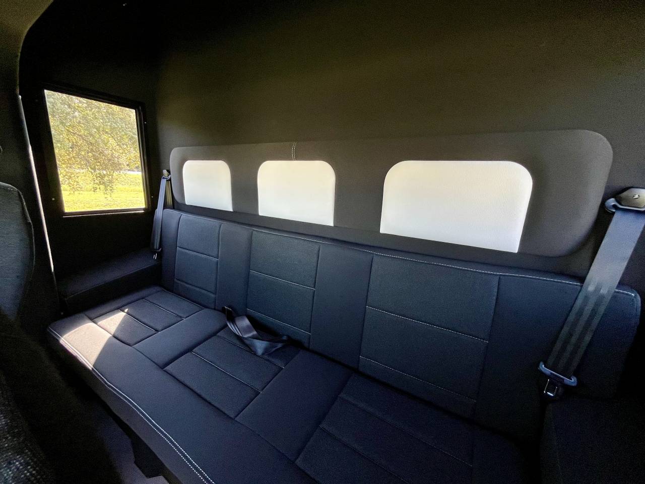 Furgoneta para caballos AKX  2026 Nuevo