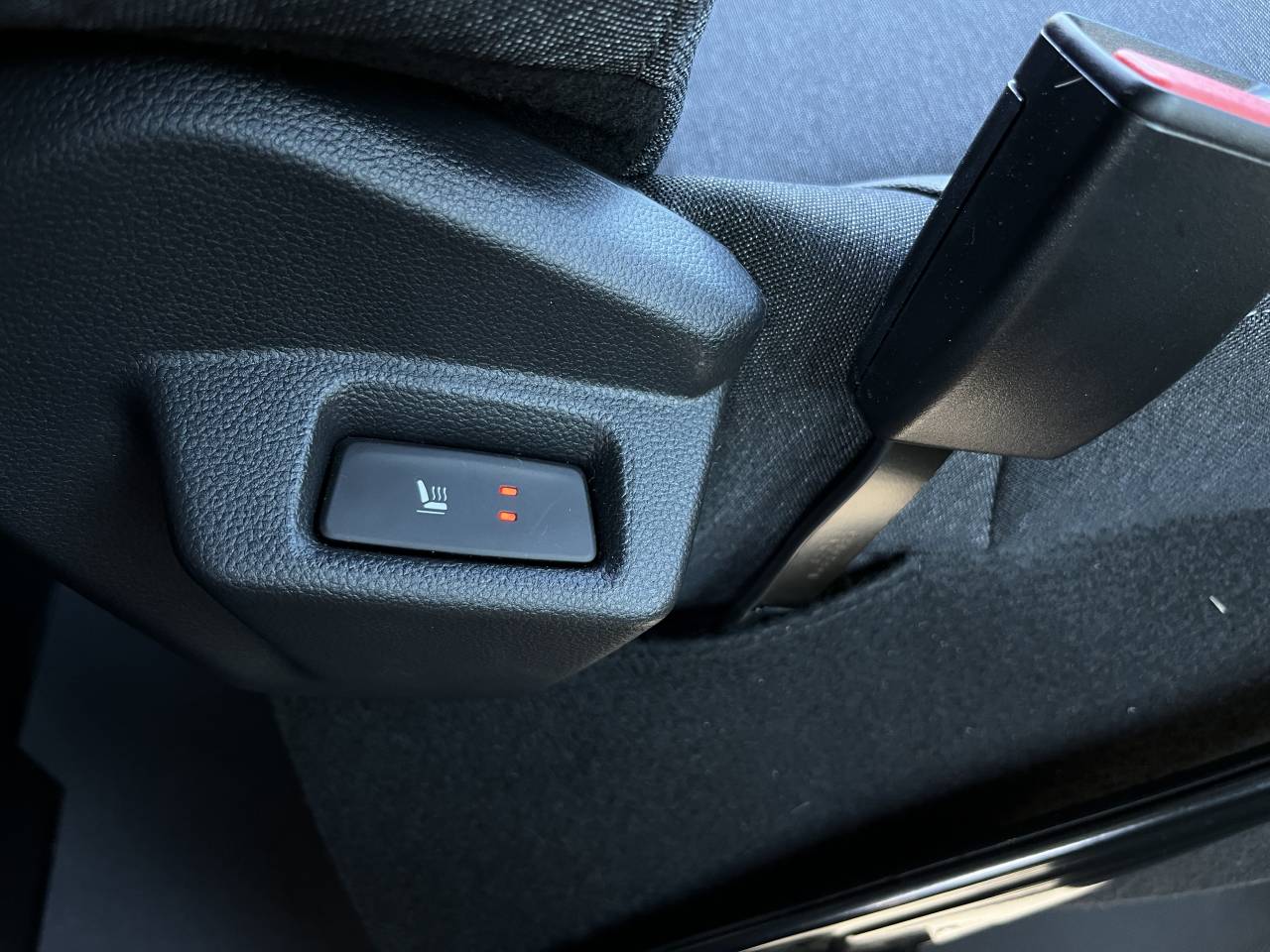 Furgoneta para caballos AKX  2026 Nuevo