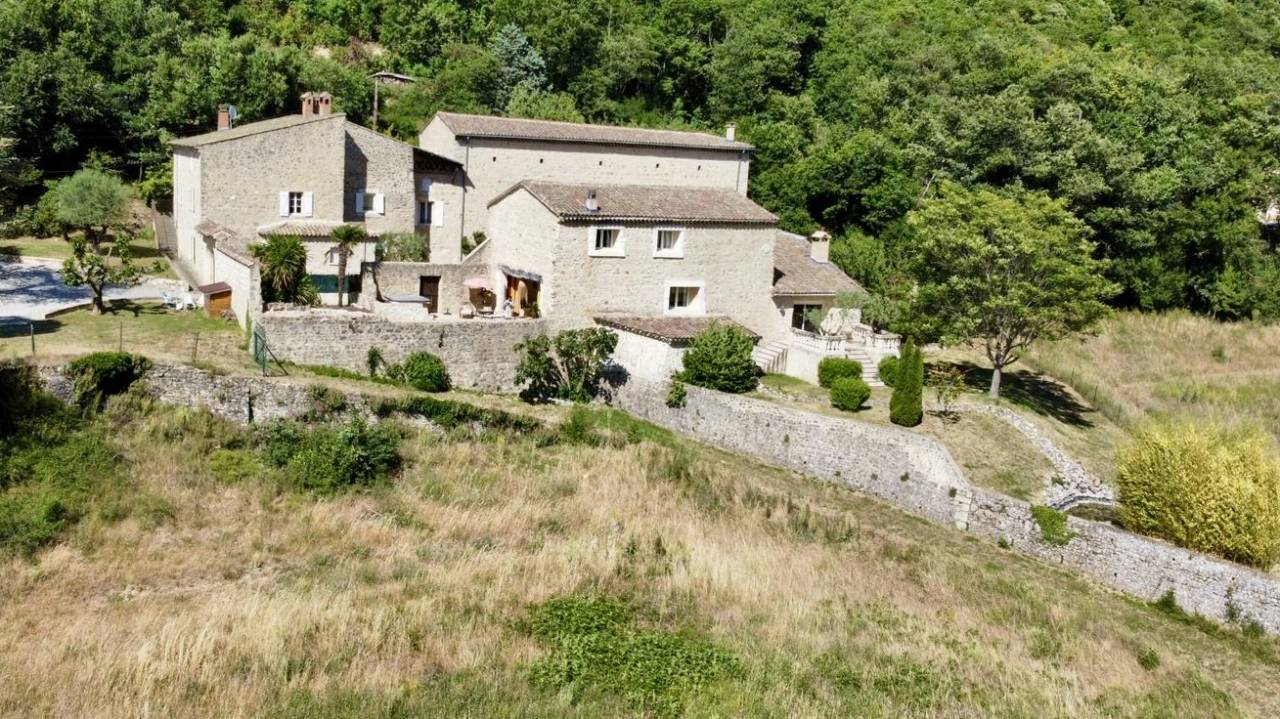 Bonita residencia ecuestre En venta Dr&ocirc;me