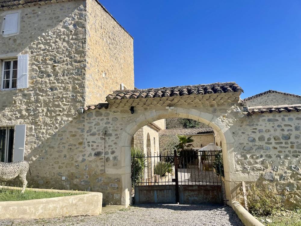 Bonita residencia ecuestre En venta Dr&ocirc;me