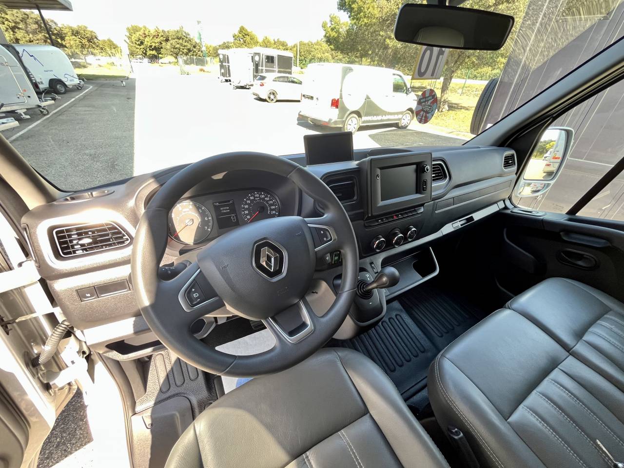 Furgoneta para caballos STX  2021 De segunda mano