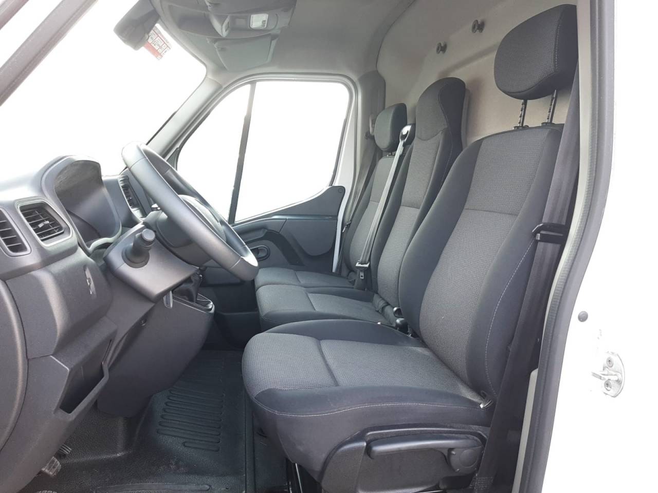 Furgoneta para caballos Renault Master 2022 De segunda mano