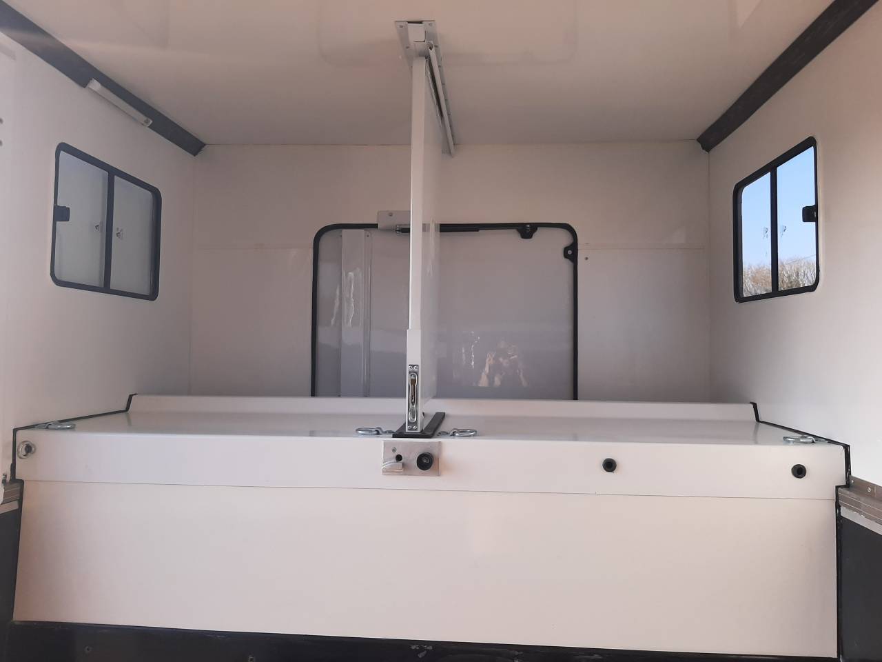 Furgoneta para caballos Renault Master 2022 De segunda mano