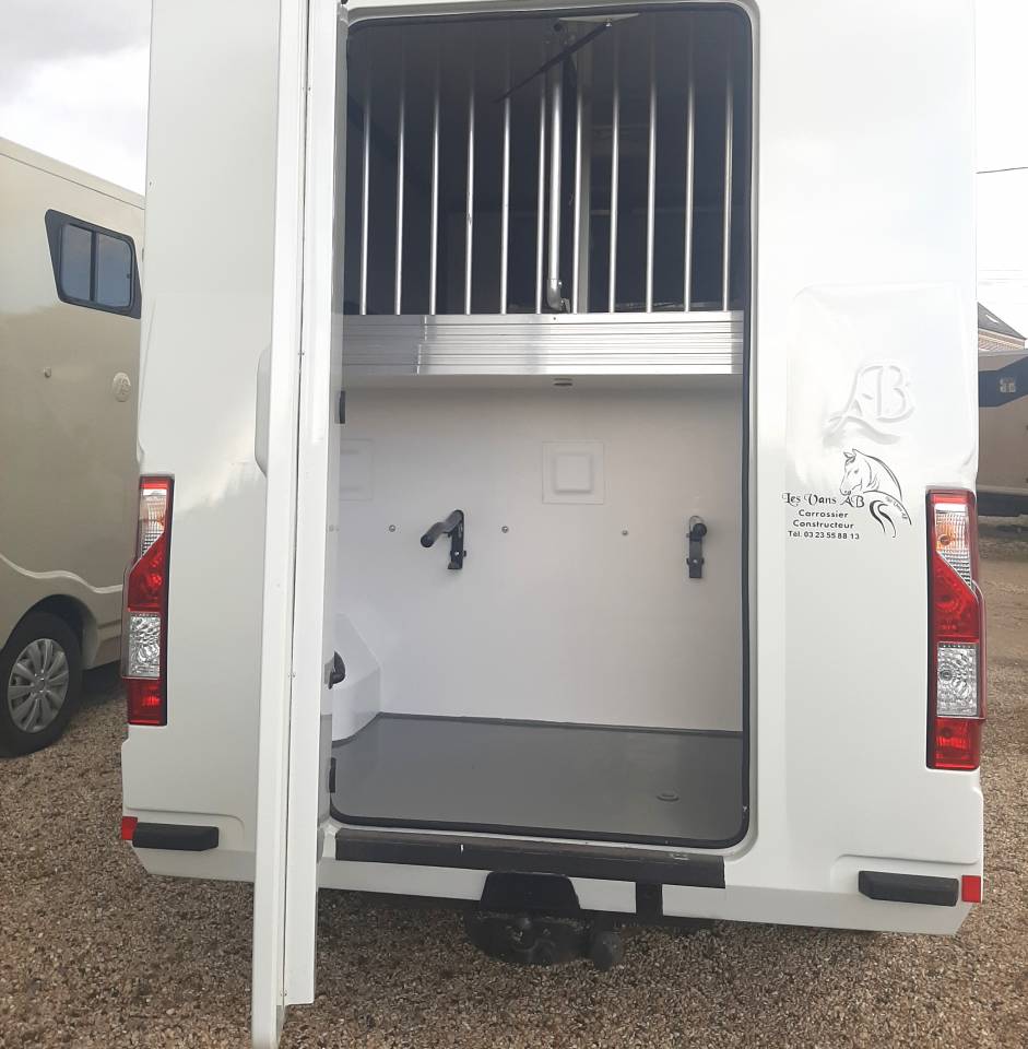 Furgoneta para caballos Renault Master 2018 De segunda mano