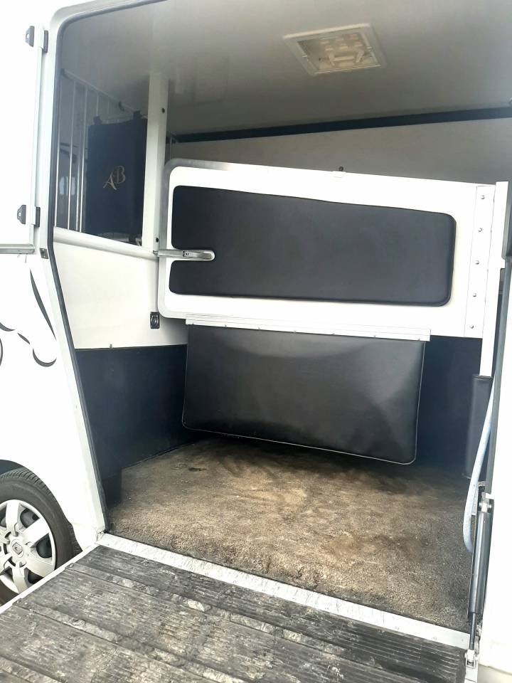 Furgoneta para caballos Renault Master 2018 De segunda mano
