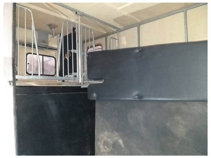 Furgoneta para caballos Renault Master II 2006 De segunda mano