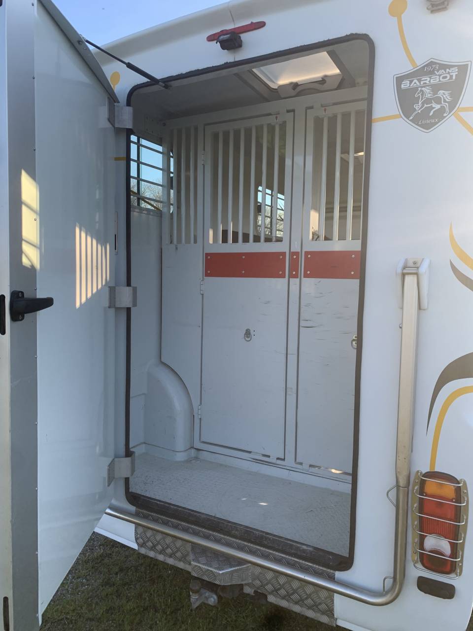 Furgoneta para caballos Barbot Renault MASTER 2.3L DCI 165CV TWIN TURBO 2016 De segunda mano